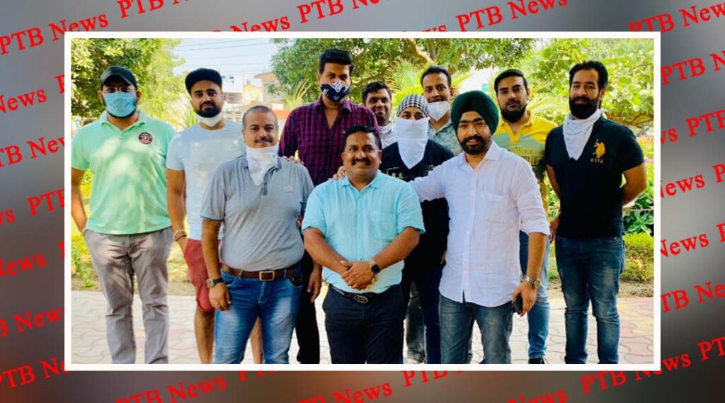 Mobile Association of Model Town in Jalandhar took a decision Shops will be closed before 8 pm