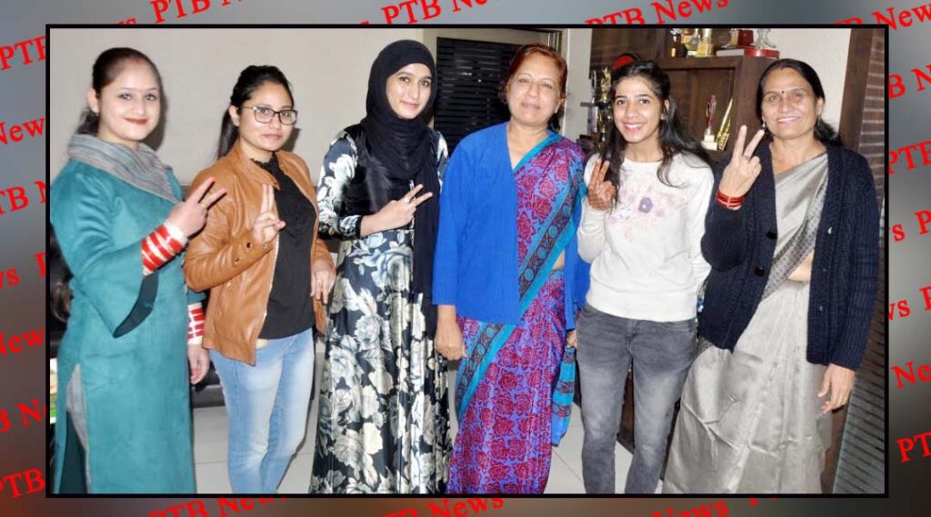 Students top in Guru Nanak Dev University B.Sc. FD Semester 6 SD College for women Jalandhar
