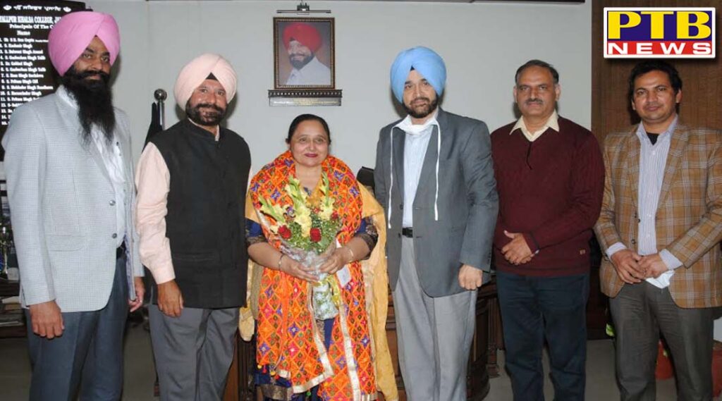 Honored with Shiromani Award 2016 to Mrs Kulwinder Buttar at Lyallpur Khalsa College Jalandhar