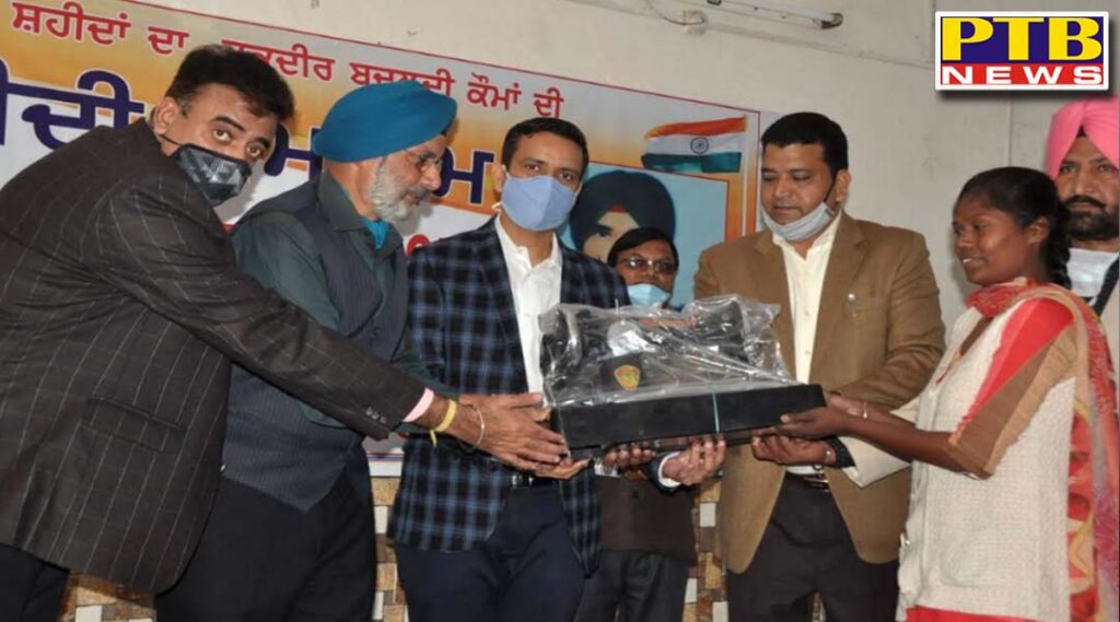 DC Ghanshyam thori CALLS UPON YOUTH TO FOLLOW THE FOOTSTEPS OF MARTYRS PAYS TRIBUTE TO MARTYR OF INDO-PAK WAR JEET SINGH ON HIS 49TH DEATH ANNIVERSARY Jalandhar Punjab
