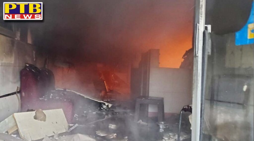 Fierce fire in Allahabad Indina Bank located in Machhiwara Sahib All records burnt to ashes with computer ludhiana punjab