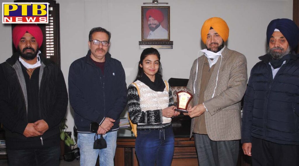 Lyallpur Khalsa College Jalandhar student brightens the name of the college in Youth Parliment organized by Nehru Yuva Kendra