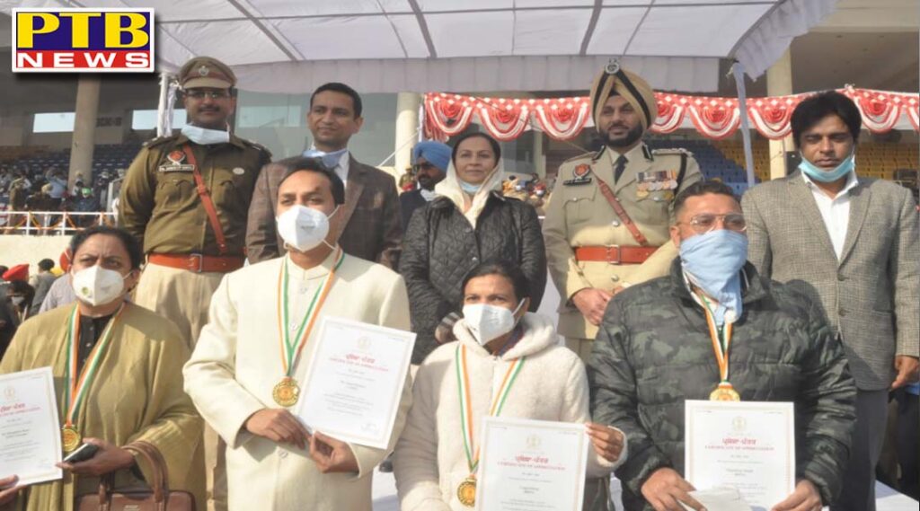 145 Kovid warriors honored by Cabinet Minister Aruna Chaudhary during Republic Day celebrations in Jalandhar DC Jalandhar Ghanshyam Thori Police Commissioner Gurpreet Singh Bhullar SSP Sandeep Garg name top List