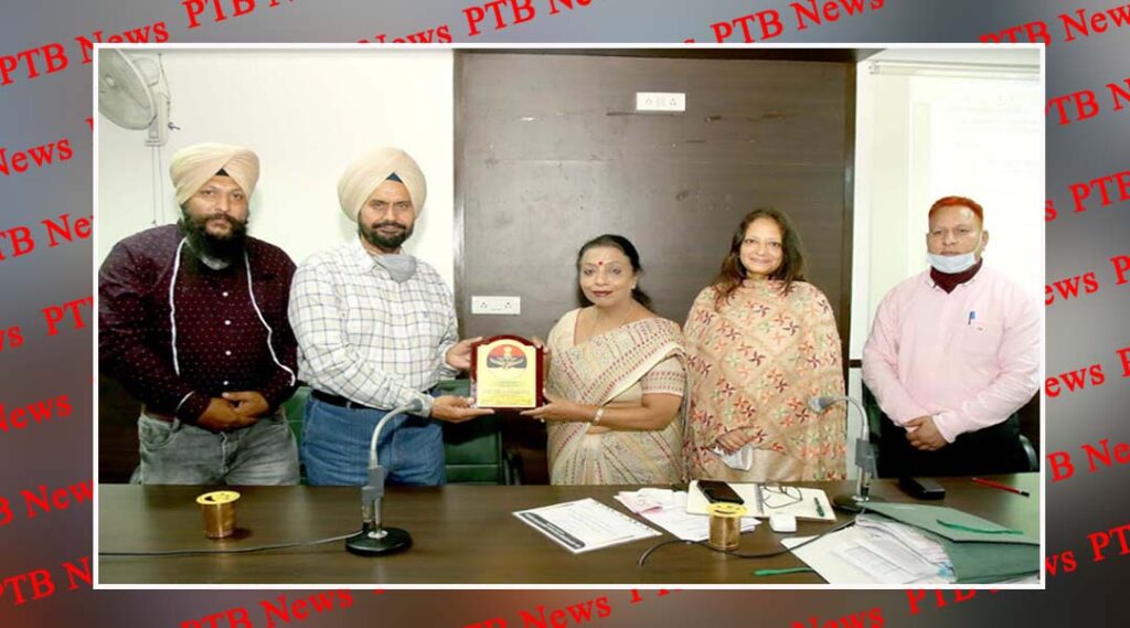 HMV signed MOU with Ex-Servicemen Welfare Association (Regd.) Bhogpur Principal Dr. Sareen honored for her welfare activities