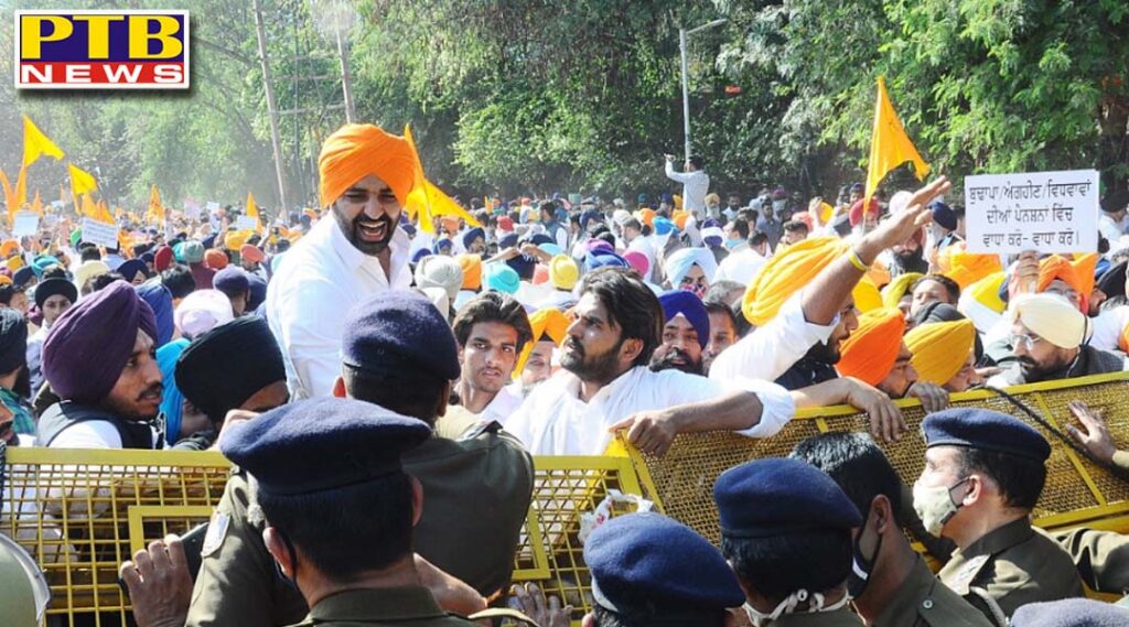 Thousands of people gathered under the banner of Punjab Mangda Jawab arrested Sought answers from the Chief Minister Sardar Sukhbir Singh Badal announced to launch Lok Lehar from 12 March 2021 Punjab