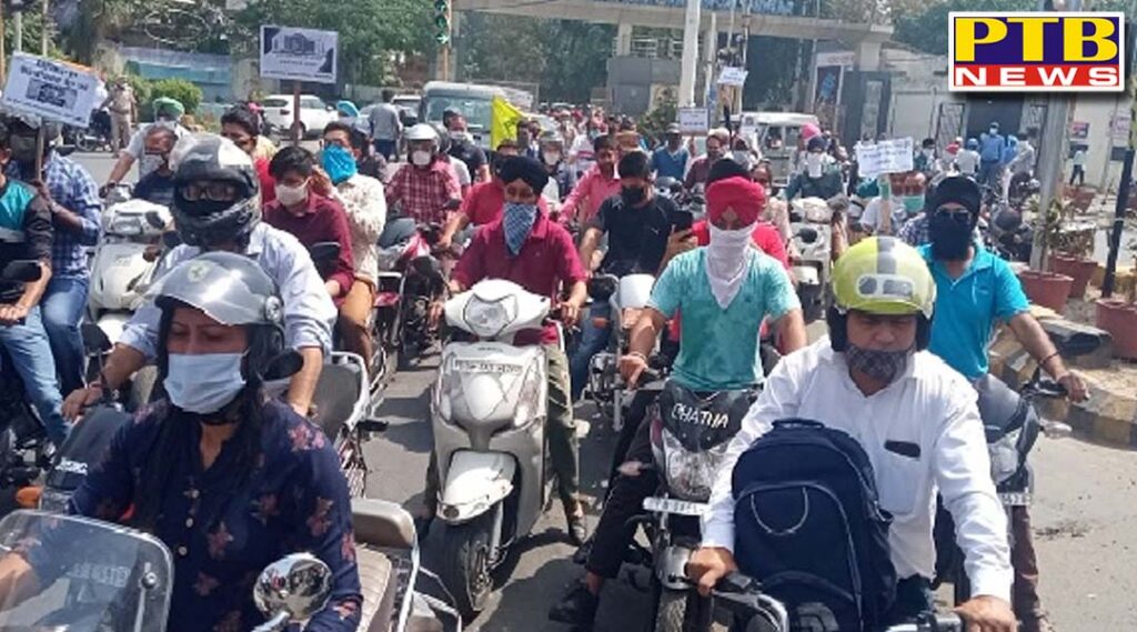 jalandhar parents on the streets against the private schools Punjab