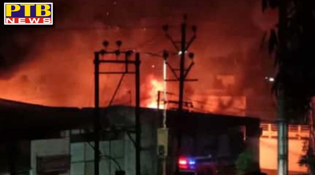 fire breaks out at a clothes manufacturing unit in okhla phase 1 delhi