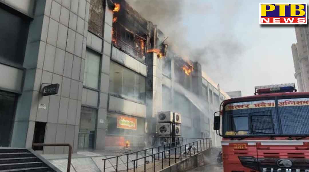 मॉल की दूसरी मंजिल पर लगी भीषण आग, मचा हड़कंप,