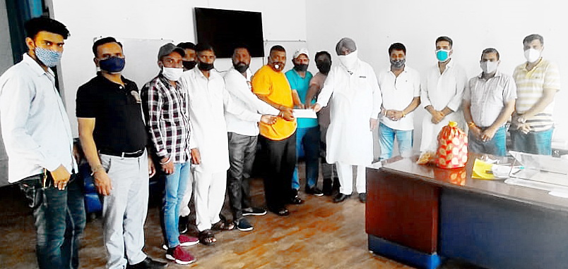 MLA Henry presents 50 thousand check to Gurudwara Shri Guru Ravidas Gadaipur Jalandhar