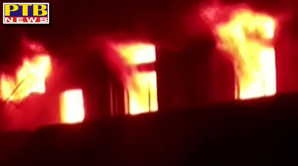 major accident due to explosion of gas cylinder in delhi 6 people of same family died 4 minors among the dead New Delhi