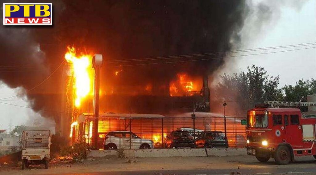 punjab ludhiana burning dozens of new cars due to fire in mahindra automobiles showroom in bathinda PTB Big Breaking News