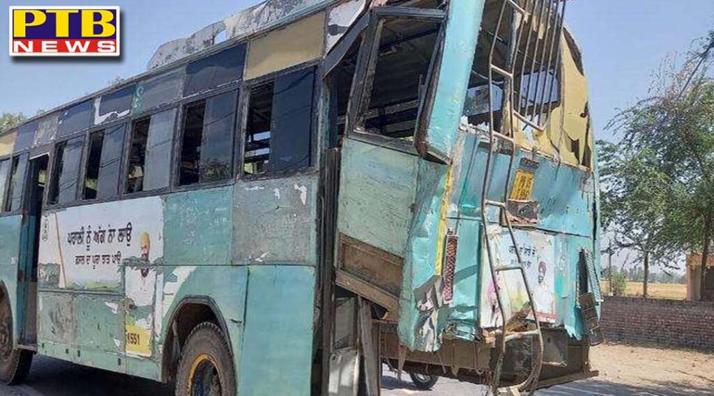 12 passengers injured in collision with bus and trolla in fazilka Punjab Village Raipur