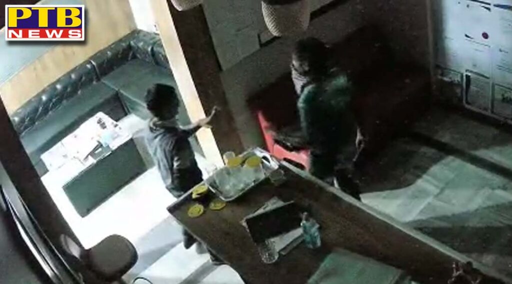 Caan World Immigration Company Jalandhar thieves who clean hands in the dark of night and Thieves breaking the shutter at the 99 beauty academy carry out the theft incident Both the thieves are seen in both CCTV footage looking alike Jalandhar Police