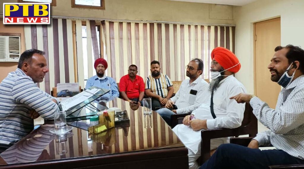 Digital Media Association holds a meeting with District Mandi Officer against those who charge high prices for fruits and vegetables District mandi officer said, will start action from Tuesday Rates will also be released on Saturday and Sunday Screws on those who rob the public