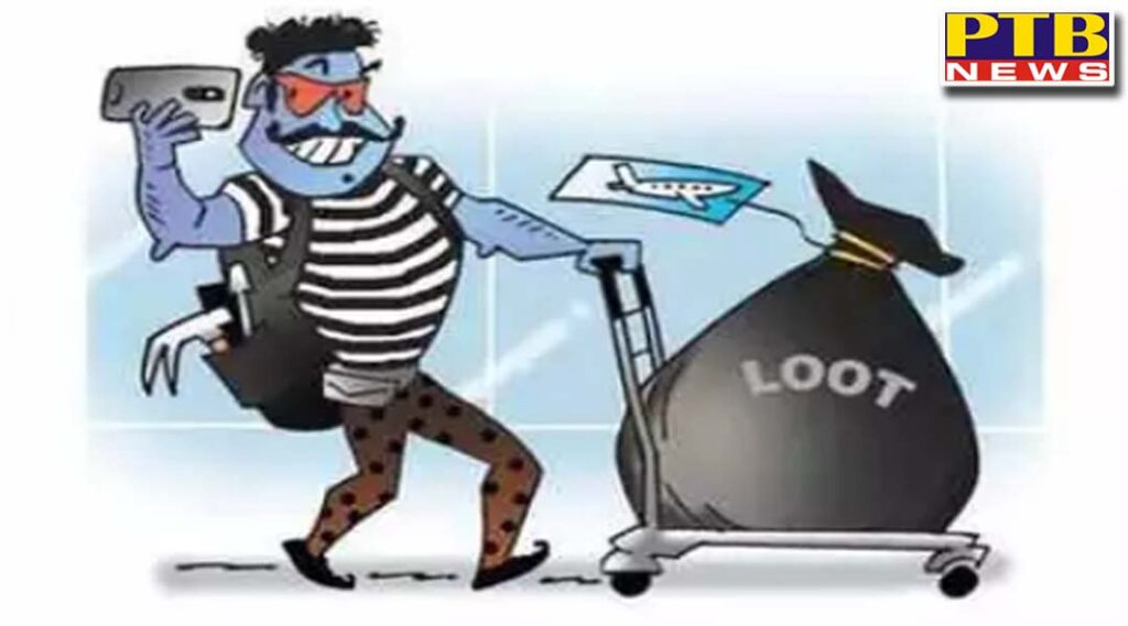 Caan World Immigration Company Jalandhar thieves who clean hands in the dark of night and Thieves breaking the shutter at the 99 beauty academy carry out the theft incident Both the thieves are seen in both CCTV footage looking alike Jalandhar Police