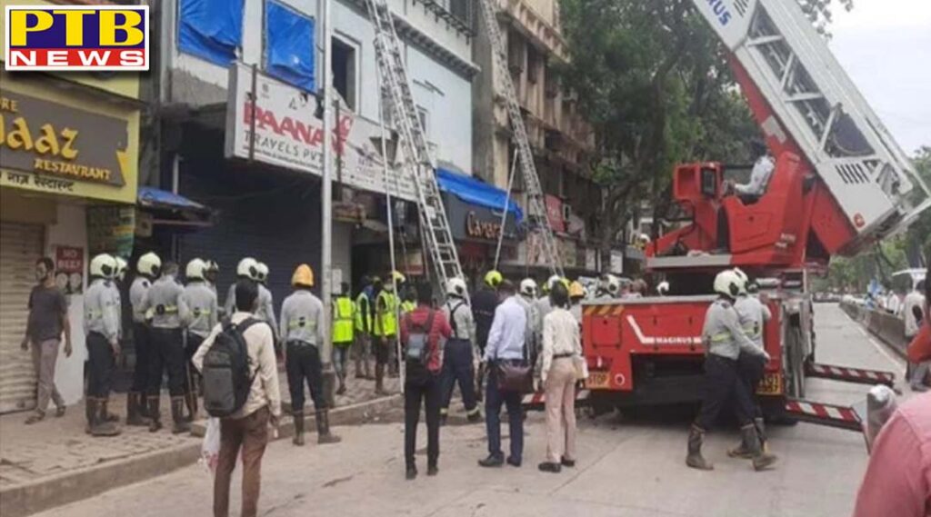 portion of a building collapsed in the fort area of mumbai