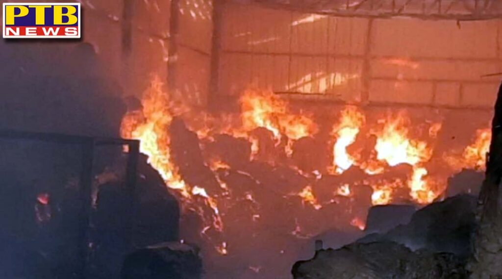 पटाखा फैक्ट्री में हुआ जोरदार धमाका, लगी भीषण आग, 10-12 किलोमीटर तक घरों को पहुंचा भारी नुकसान,