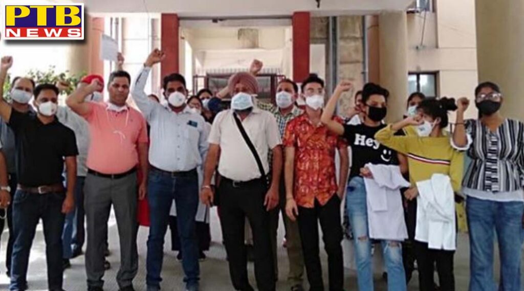 warning of doctors by closing opd if the demand is not accepted then the emergency and covid wards will also be closed the patient is upset Jalandhar Punjab