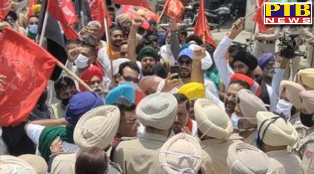 copies of central governments agricultural reform laws were burnt outside dc office slogans against punjab government along with pm modi Jalandhar Punjab