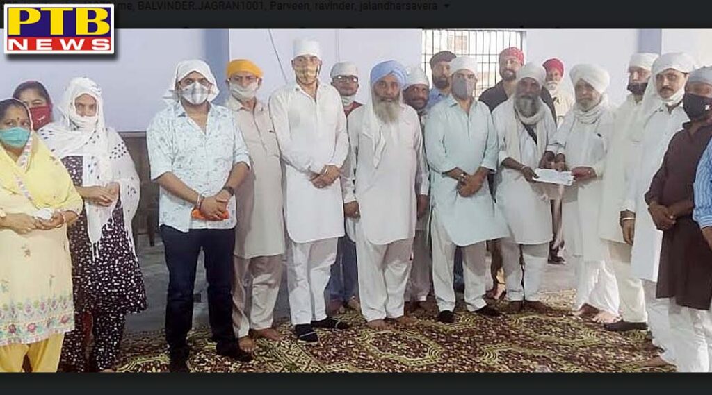 MLA Henry presented a cheque of fifty thousand rupees to Gurudwara Nanak Niwas in Arjun Nagar Jalandhar