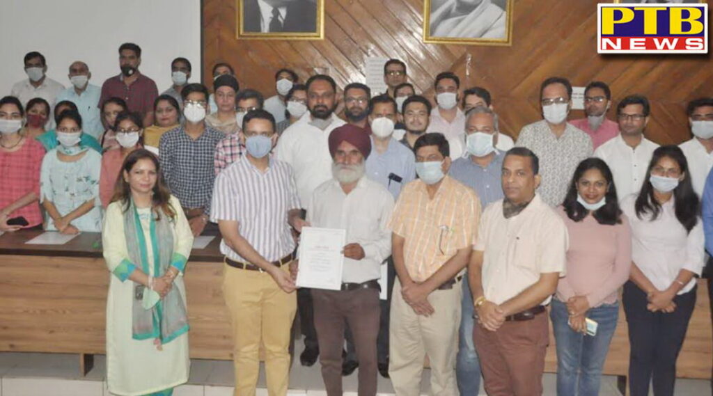 dc honours 88 employees for excellent work in covid 19 pandemic exhorts to continue with the renewed zeal and passion to serve people in coming days