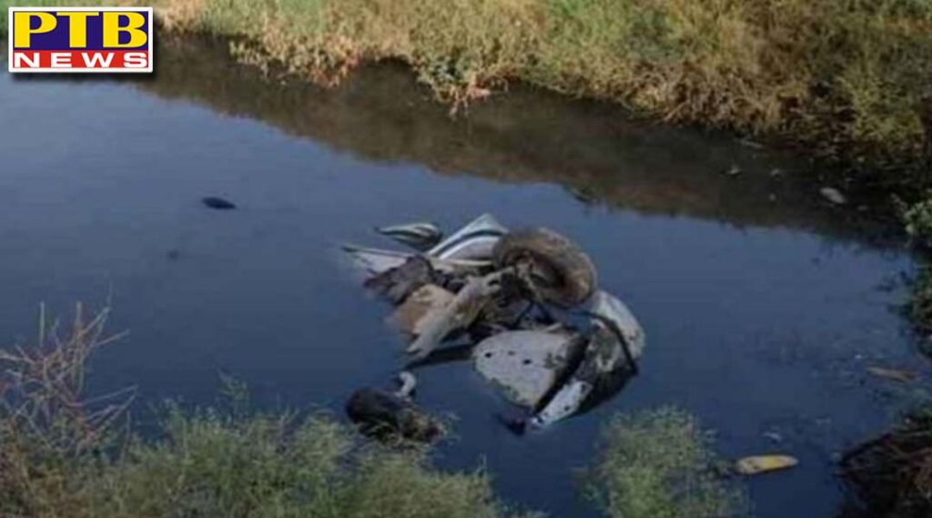 i20 car fell into a dirty water tank on the side of the road in moga three people including a child died on the spot Moga Punjab
