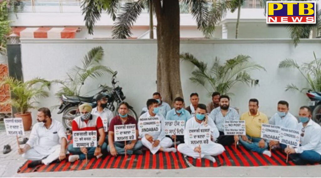 congress workers in jalandhar have tremendous anger towards their own mp santokh chaudhary workers surrounded the house shouting