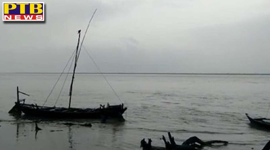 bihar west champaran boat accident in bagha bihar 25 persons drown into gandak river