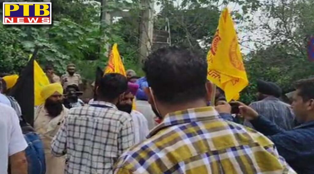 jalandhar farmers march towards circuit house big opposition to bjp meeting police stopped farmers shouted slogans Punjab