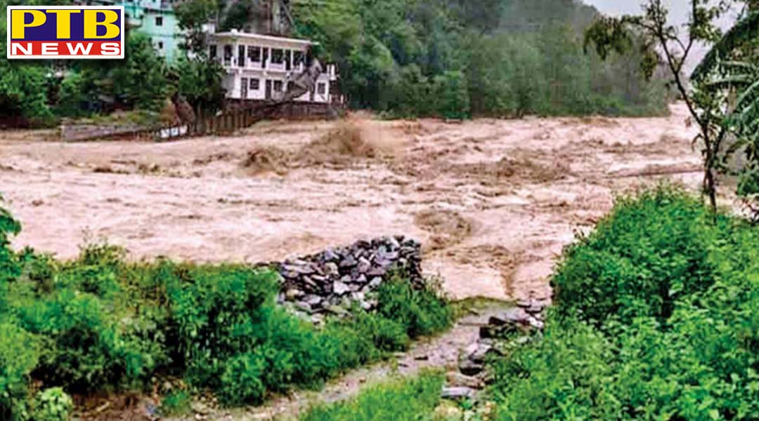 पहाड़ों में फिर हुई भारी तबाही, बादल फटा, नदी-नाले सभी उफान पर, 50 से ज्यादा सड़कें हुई बंद,