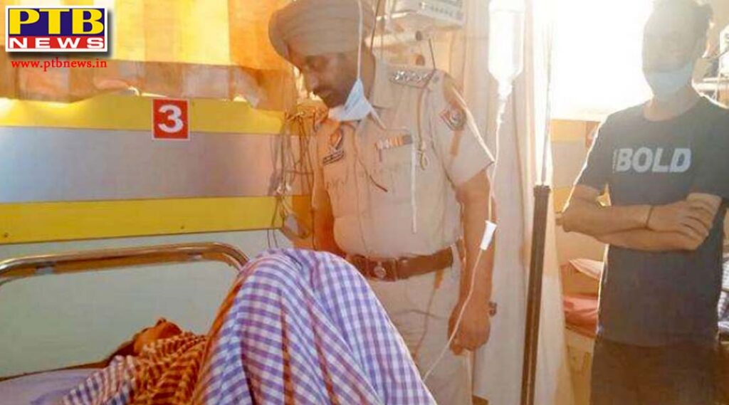 The robber was badly injured by the woman standing outside the house, the intention was to rob