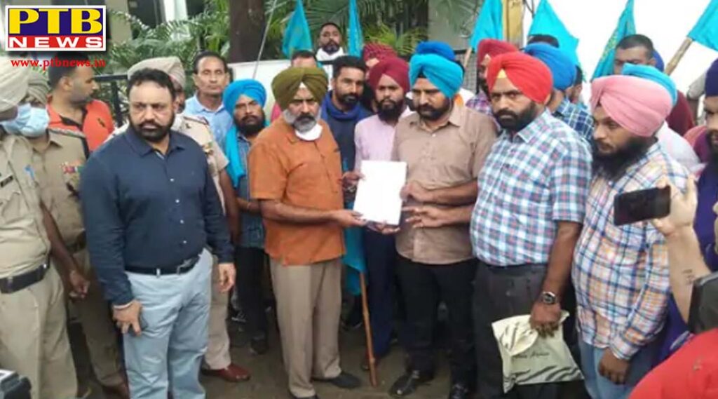 government buses blockade on 7th day in punjab striking contract workers to gherao homes of congress mlas demonstration at pargat singh house in jalandhar meeting with cm on tuesday Jalandhar Punjab