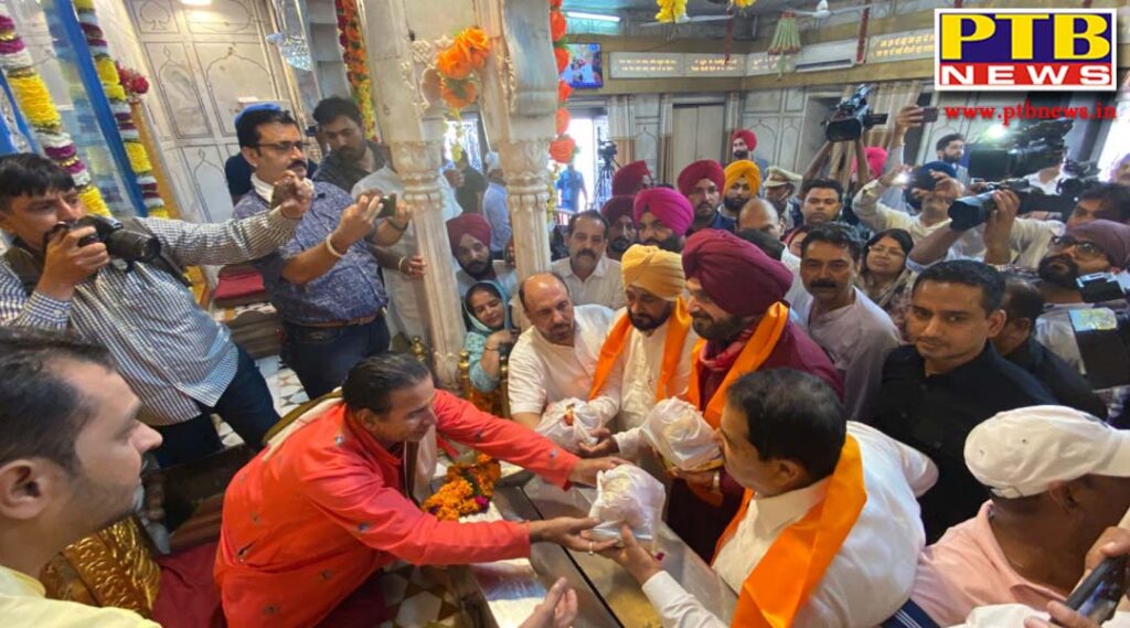 chief minister Punjab charanjit Singh channi and navjot sidhu bowed before sri harmandir sahib in amritsar Punjab