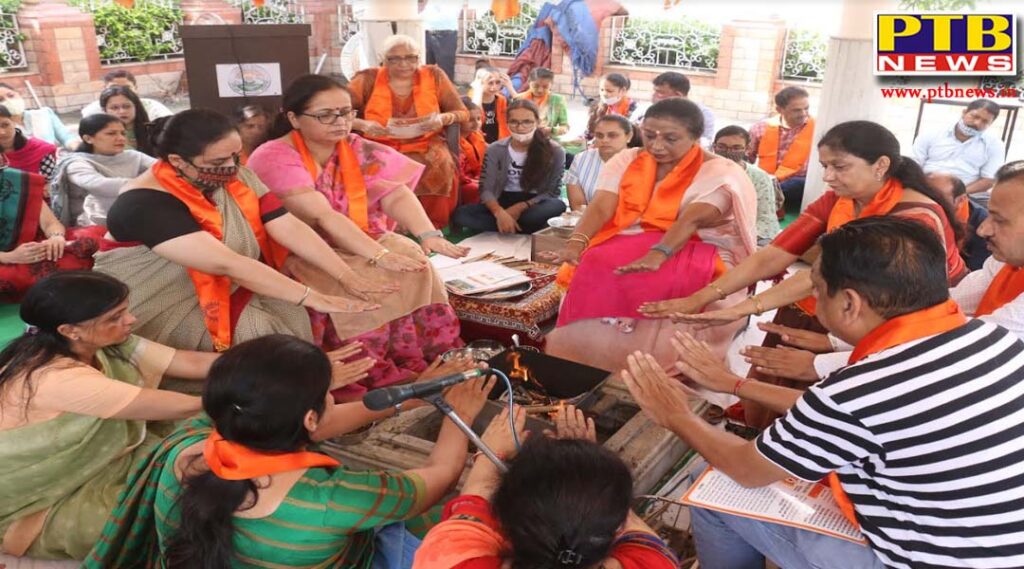 HMV College Havan Yajna performed to inaugurate the new Academic Session Jalandhar