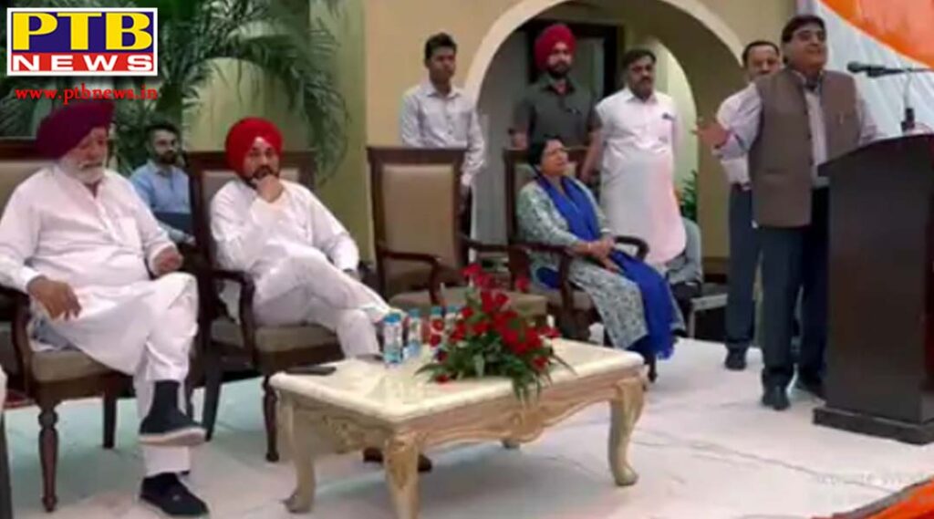 Punjab chief minister charanjit singh channi reached the house of former cabinet minister sunder sham arora took part in the meeting Hoshiarpur Punjab