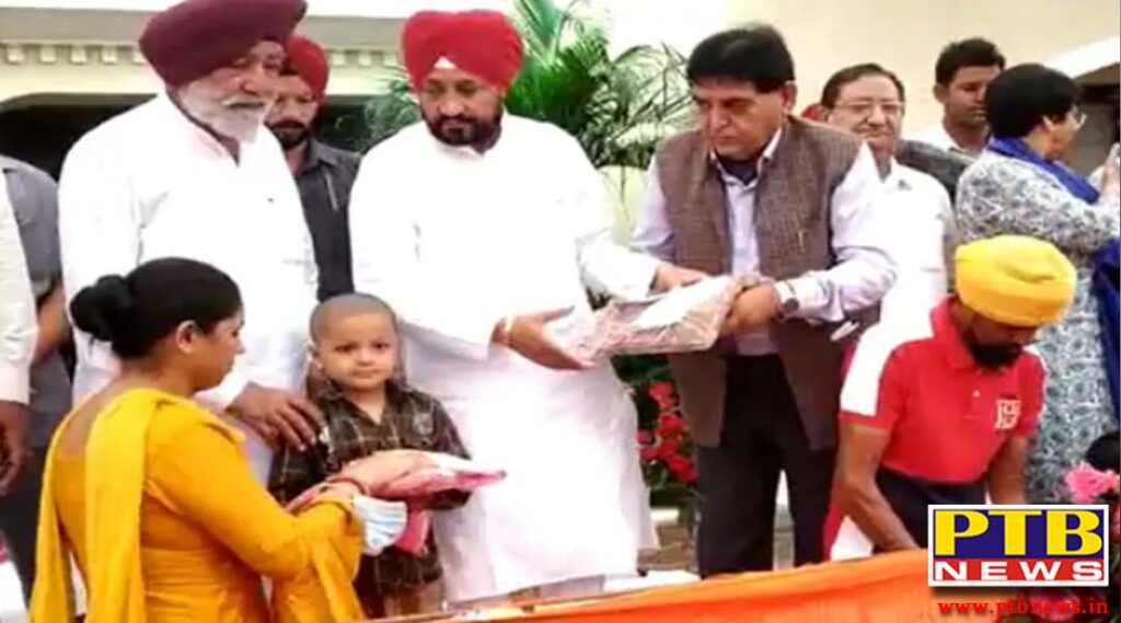 Punjab chief minister charanjit singh channi reached the house of former cabinet minister sunder sham arora took part in the meeting Hoshiarpur Punjab