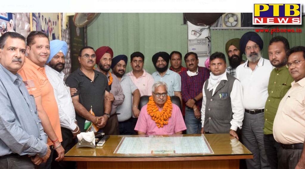Satnam Singh Manak became the President of Punjab Press Club with an overwhelming majority Former President Dr. Club report read by Lakhwinder Singh Johal Punjab Jalandhar