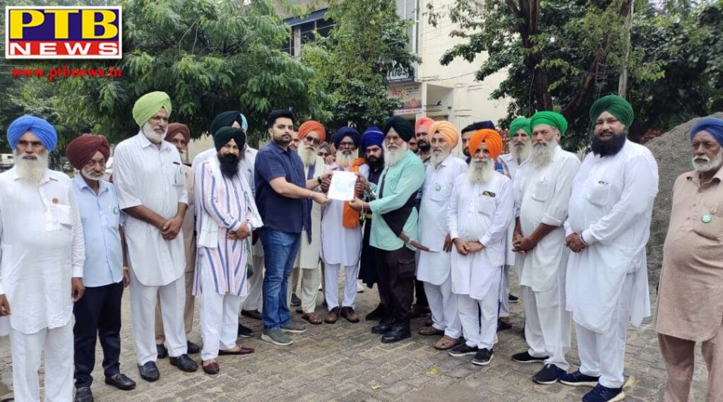 Delay in government procurement of paddy anti-farmer decision Memorandum handed over by Bhaktiu Qadian to Tehsildar Patiala in the name of Government