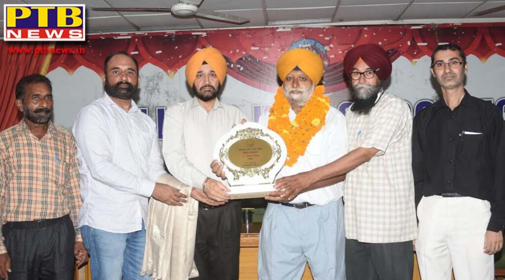 Lyallpur Khalsa College Employee of Makhan Singh retired after rendering excellent services Jalandhar