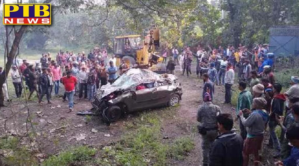 car fell into the river uncontrollably in dhanbad 5 people of the same family died