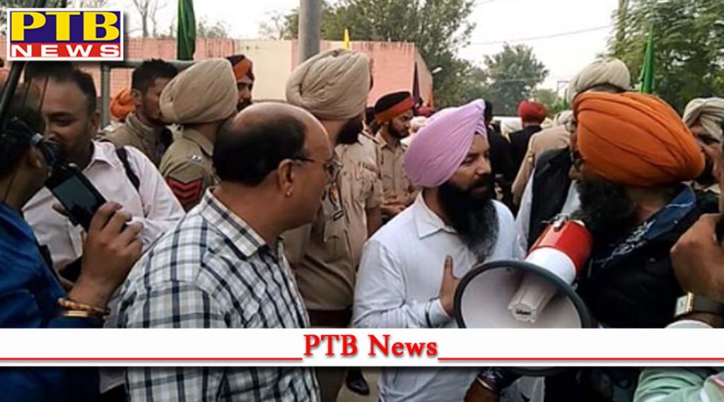Congress MLA Piermal Singh Dhaula Misbehaved With Journalists Barnala Punjab