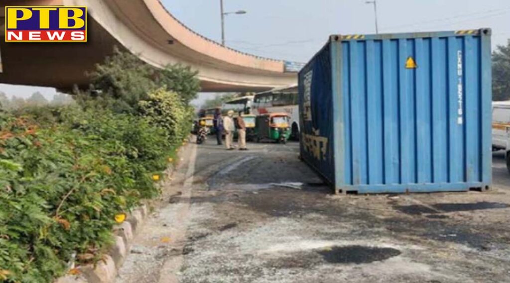 horrific accident in delhi container overturned on auto 4 killed