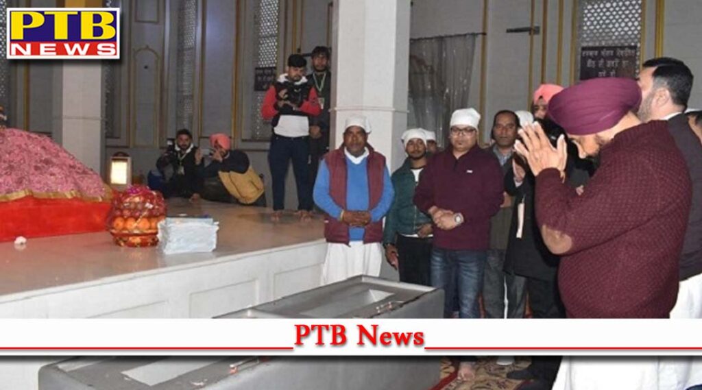 cm Charanjit Singh channi bowed his head in dera baba murad shah Jalandhar