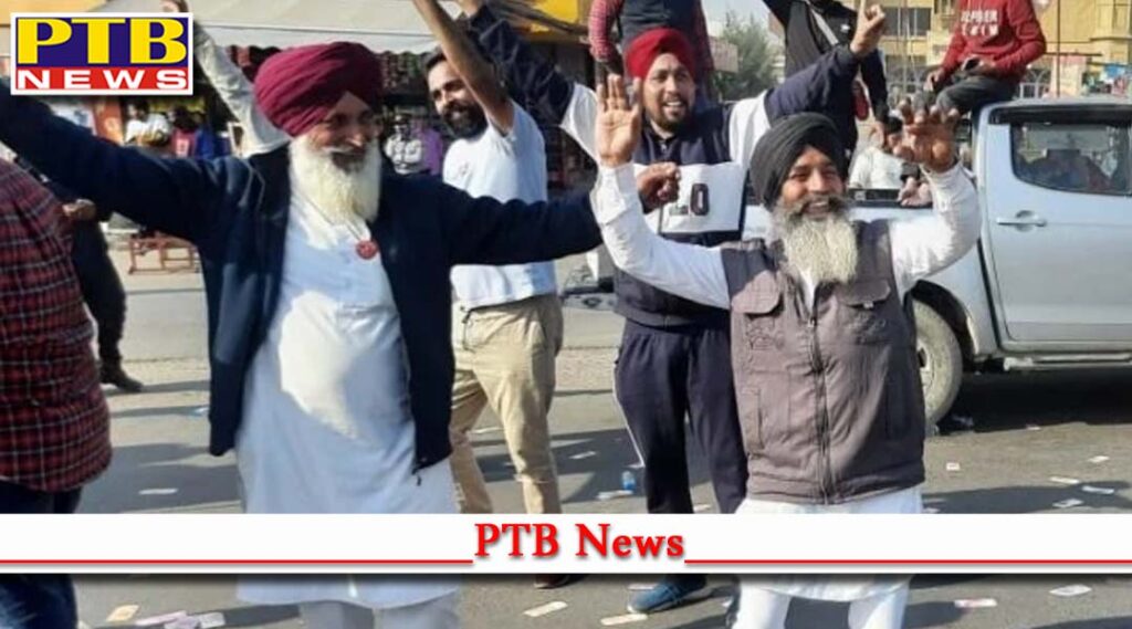 fateh march lead by sri guru granth sahib left from singhu border delhi kisan morcha kisan andolan kisan