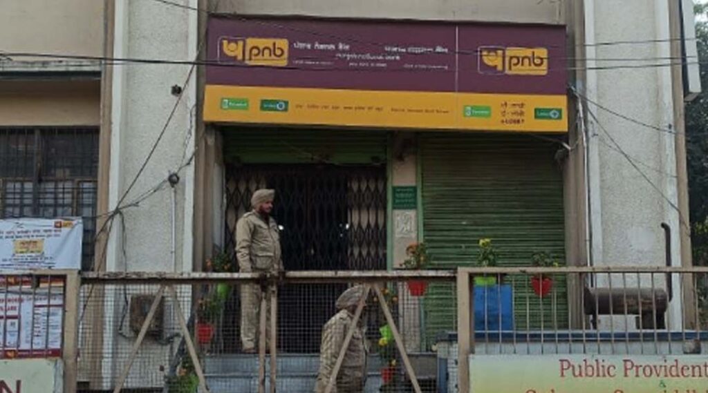 jalandhar robbers carried robbery of 15 lakhs branch of Punjab National Bank Green Model Town punjab PTB Big Breaking News