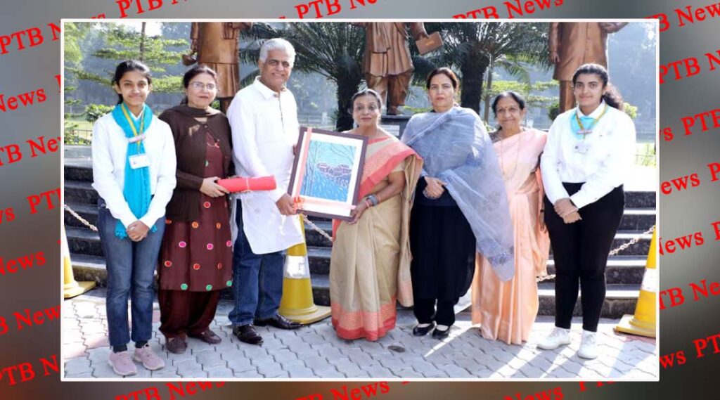 Social Worker Sukhi Bath at HMV Collegiate School