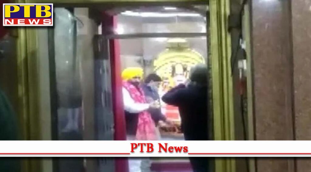 aam aadmi party cm candidate bhagwant mann visits kali mata mandir in patiala Punjab