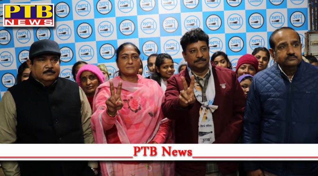 AAP candidate from Jalandhar Central Raman Arora today inducted many women into the party Jalandhar