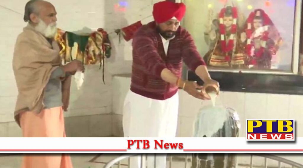 Punjab CM Charanjit Singh Channi casts his vote after worshiping Shiv and Bhagwant Mann bowing his head at Gurdwara Sahib Kharar and Mohali