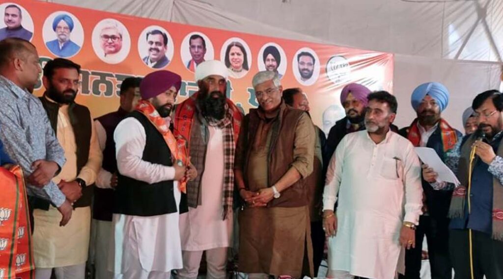Many Congress workers joined BJP in favor of Sarabjit Makkar BJP candidate from Jalandhar Cantt